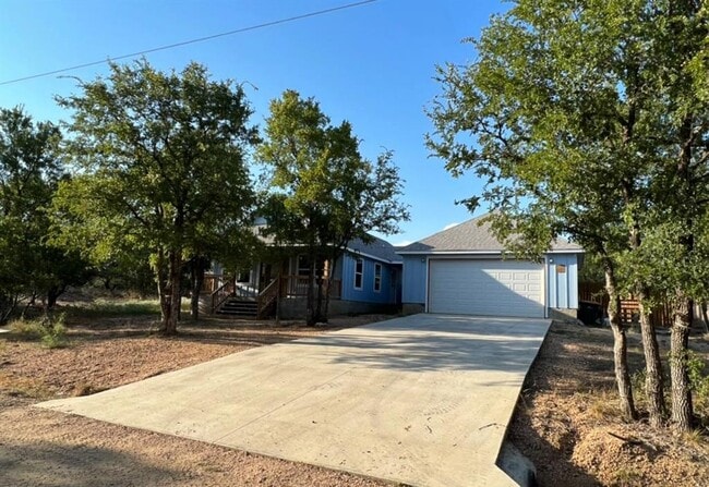 Building Photo - 111 E Hickory Dr