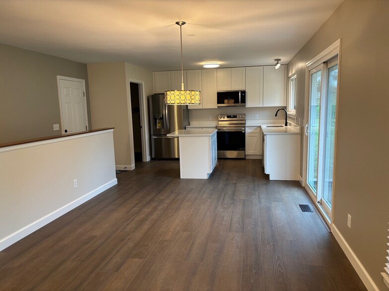 Building Photo - 738 Starlight Dr