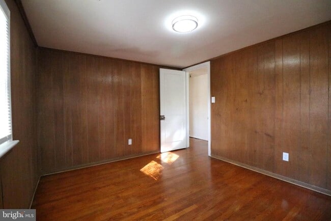 Building Photo - 407 N Horners Ln