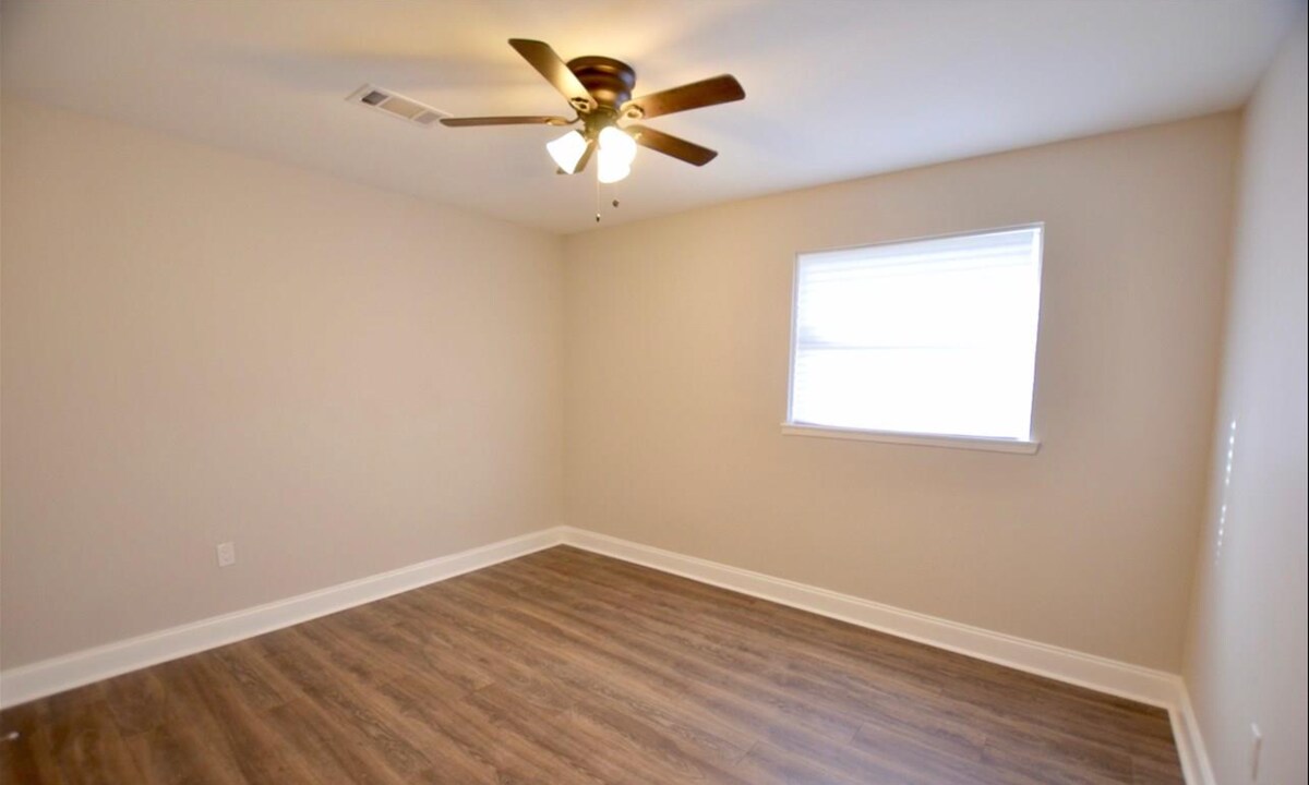 Building Photo - 555 W Johnson St