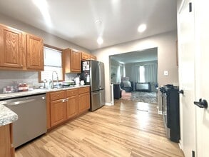 Building Photo - 4 Bedroom Single Family Home with 2.5 car garage