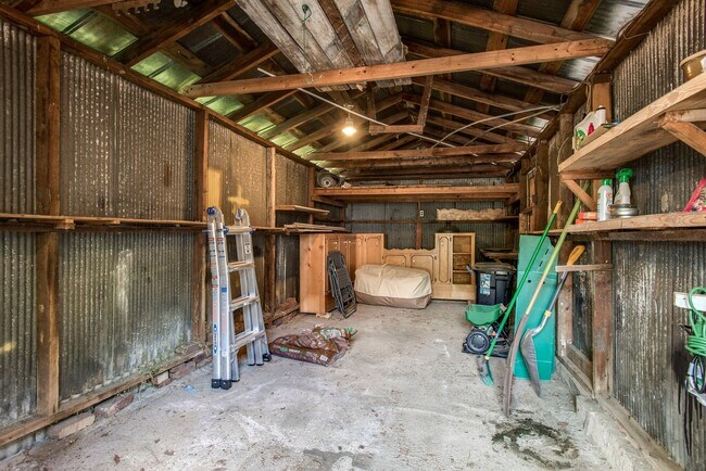 Building Photo - Cute and Cozy Home in Cleveland Park, Walk to Mas Tacos and The Pharmacy, Minutes to Five Points,...