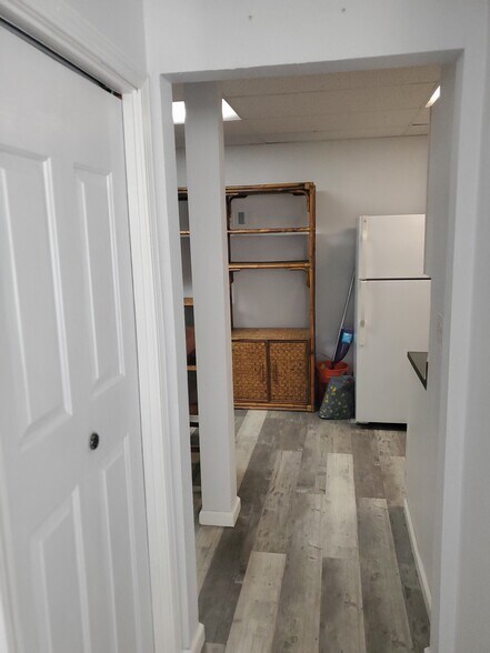 Building Photo - 6588 Log Cabin Ln