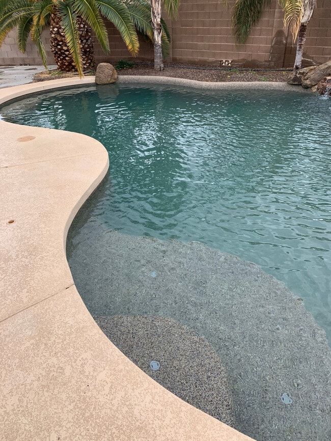 Building Photo - Very Nice 3 bedroom 2 bath home with a guest house