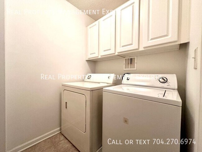 Building Photo - 14034 Pinyon Pine Ln