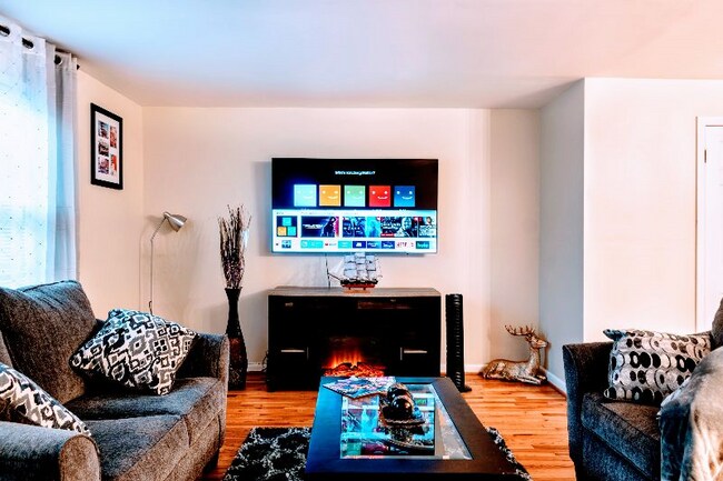 Primary Photo - 2 Wimbledon Ln