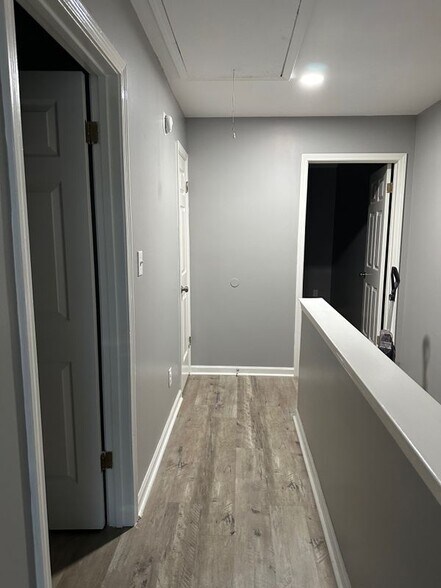 Building Photo - 8085 Creekwood Cir E