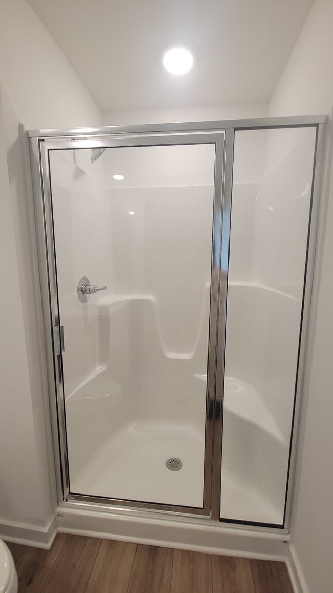 Building Photo - "Charming 3-Bed Oasis with Granite Elegance on Discovery Point Drive!"