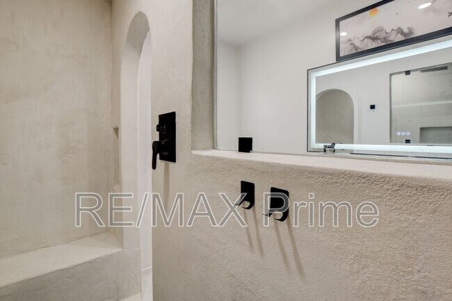 Building Photo - 412 Saddle Ct