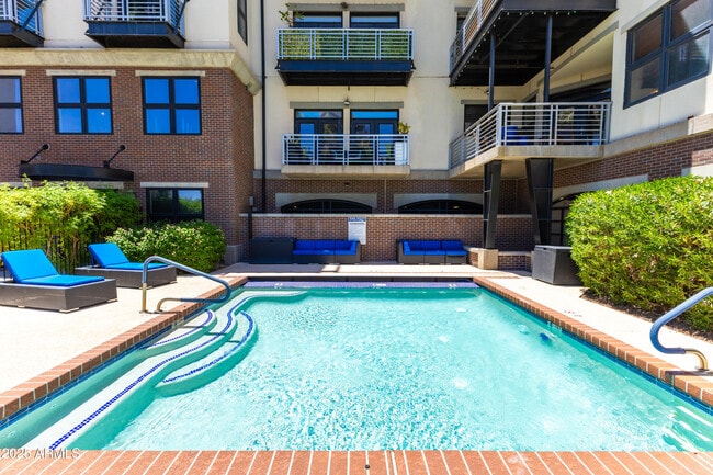 Building Photo - 914 E Osborn Rd