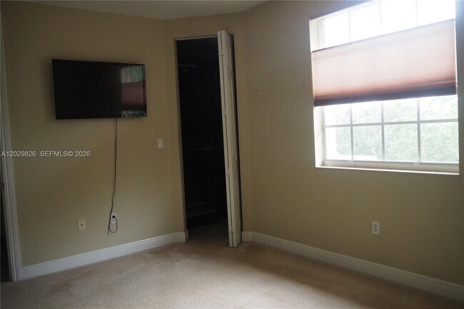 Building Photo - 2750 Jockey Cir