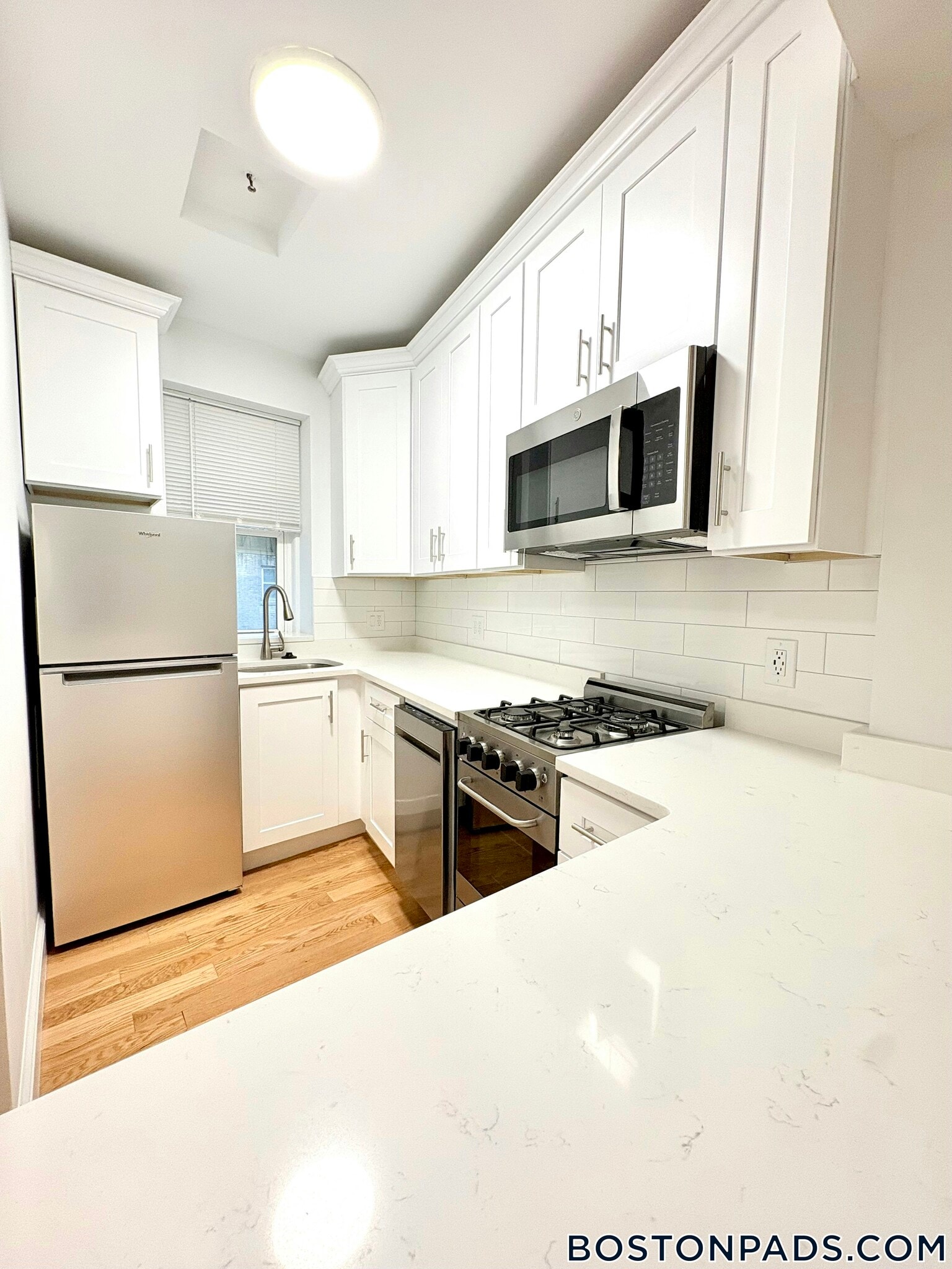 Building Photo - 137 Park Dr