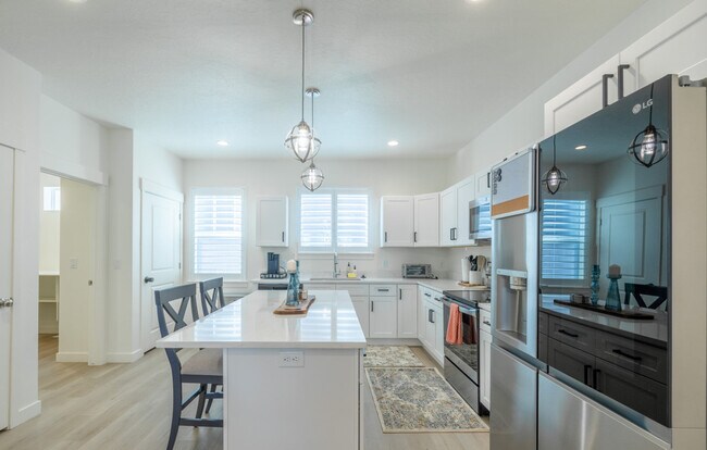 Building Photo - 408 S 680 E