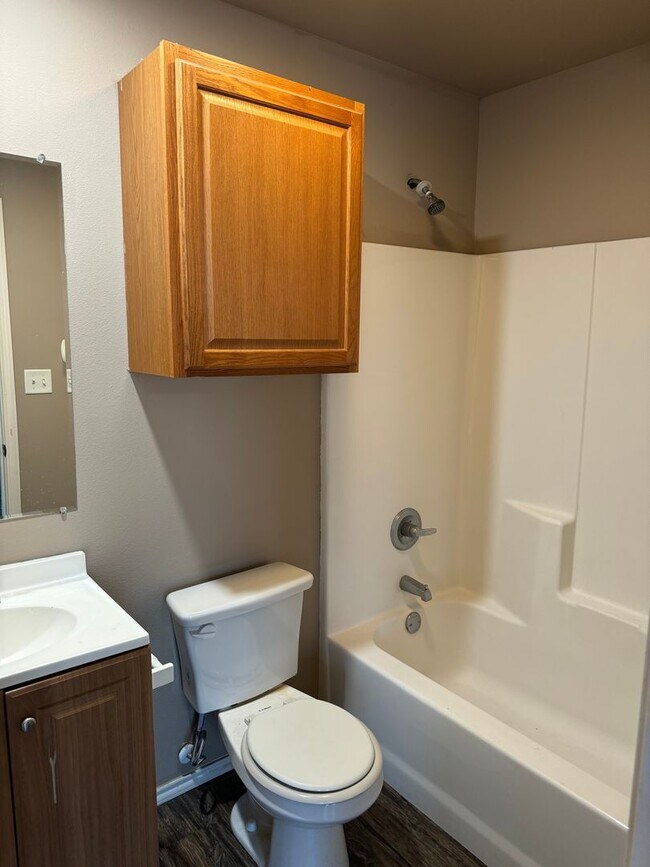 Building Photo - FENCED BACKYARD*Move in SPECIAL*Section 8 approved*