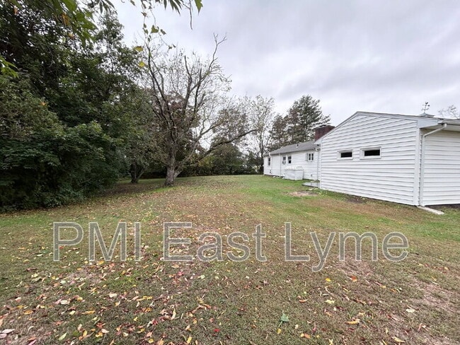 Building Photo - 22 Whitewood St
