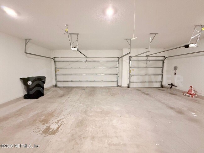 Building Photo - 2717 White Cedar Ln