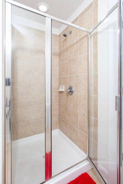 Building Photo - Room in House on Dubois Court