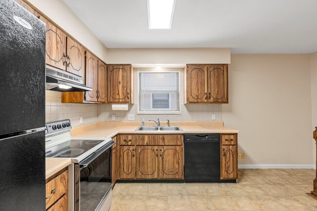 Building Photo - Omar Ct Duplex