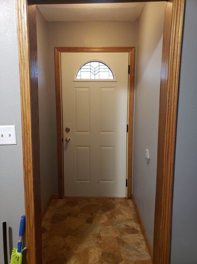 Building Photo - 608 W South St