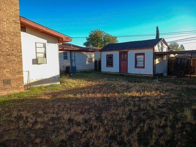 Building Photo - 1208 E 56th St