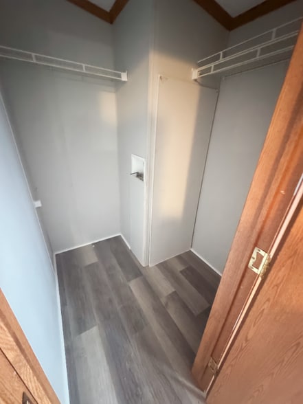 Building Photo - 27 Village Ct