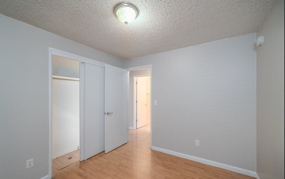 Building Photo - 9207 SW 26th Ave