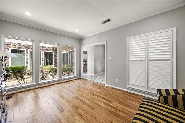 Building Photo - 627 Chadbourne Ct