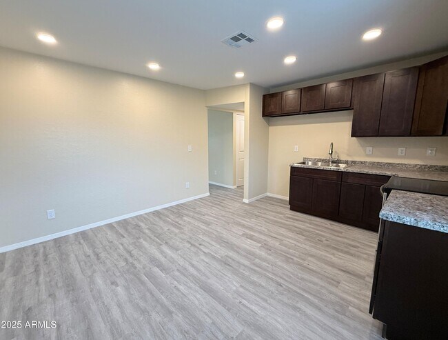 Building Photo - 1848 W Carson Rd