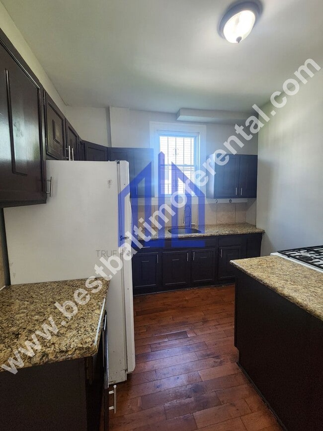 Building Photo - Spacious 8 Bedroom Single Family House in ...