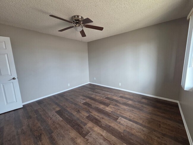 Building Photo - Spacious 1 Bedroom 1 Bath Upstairs Unit Apartment