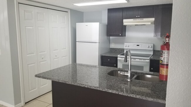 Building Photo - 7949 Pinehurst Dr