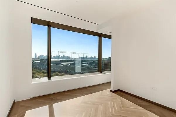 Primary Photo - 551 W 21st St