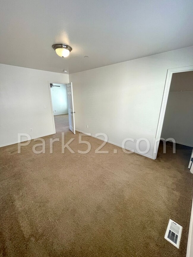 Building Photo - 3 Bedroom 3 Bathroom + Loft DuPont Home!