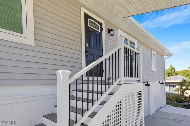 Building Photo - 10697 Holly Rd