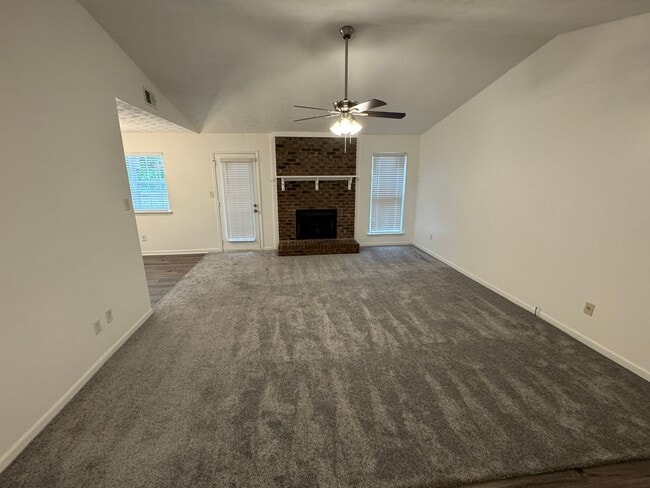 Building Photo - Nice Riverdale 3 Bedroom 2 Bath in Cul-De-...