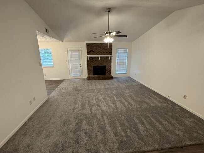 Building Photo - Nice Riverdale 3 Bedroom 2 Bath in Cul-De-Sac!!
