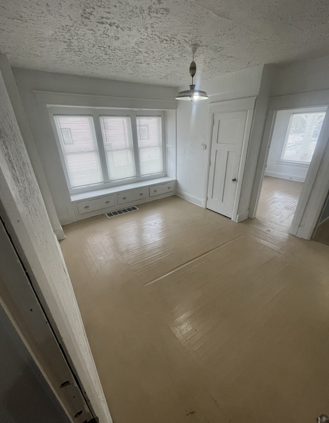 Dining Room - 399 W Warren Ave