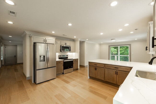 Building Photo - 331 Clover Hill Rd