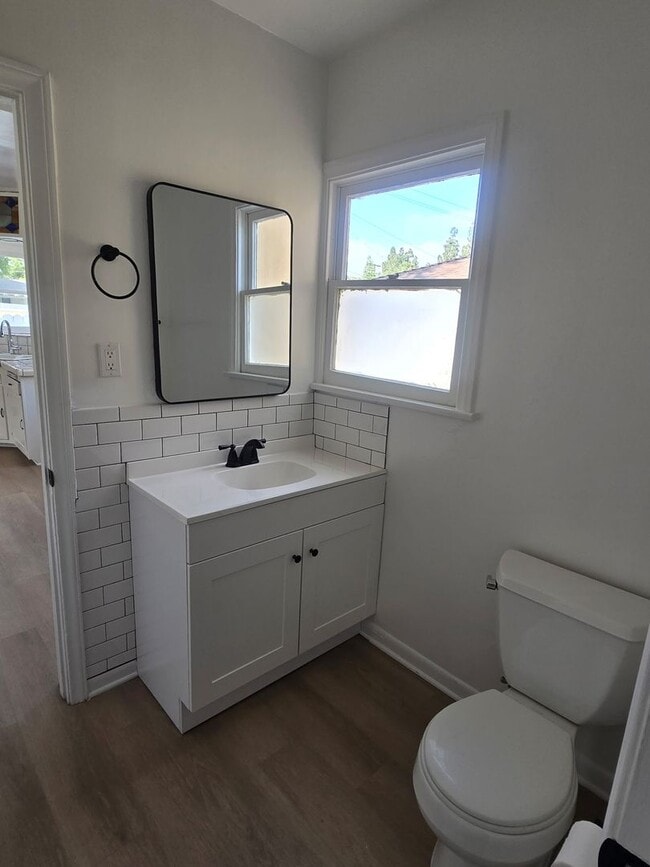 Building Photo - ORANGE OLD TOWN PLAZA  3 BEDROOM 2 BATH HO...