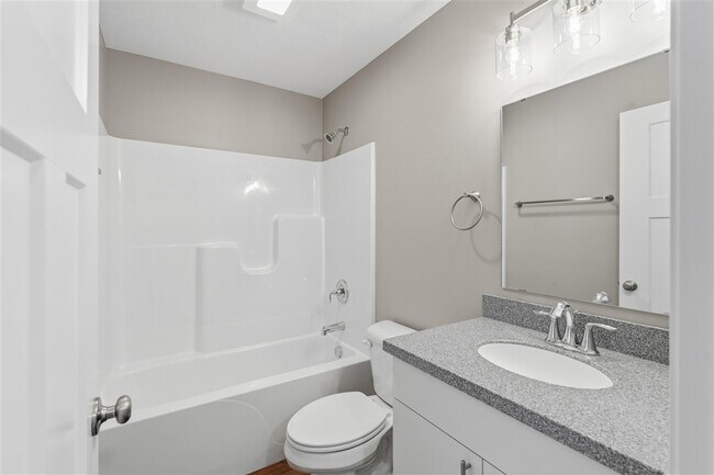 Building Photo - 15 Paislynne Ct