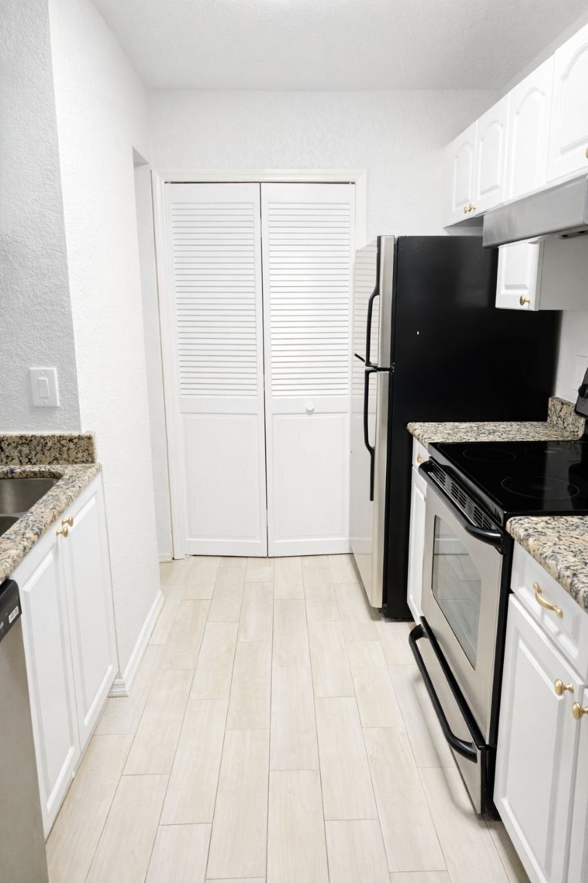 Building Photo - 2550 N Alafaya Trl