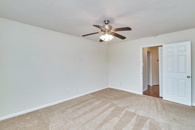 Building Photo - 924 Firefall Ct