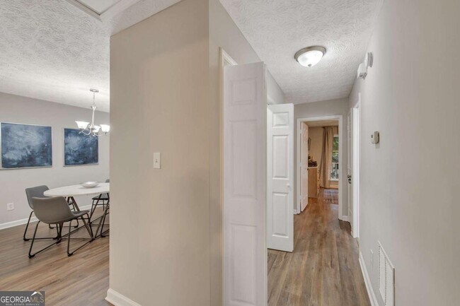 Building Photo - 4375 Coopers Creek Dr SE