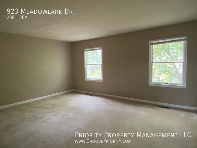 Building Photo - 923 Meadowlark Dr