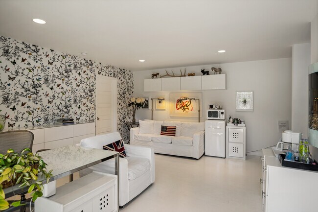 Building Photo - 122 Eastwood Rd