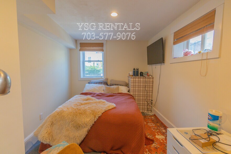 Building Photo - 364 Highland Ave