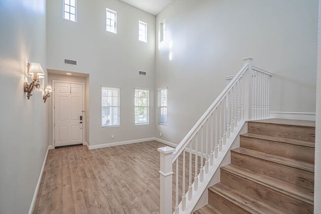 Building Photo - Spacious 4-Bedroom Home with Downstairs Bed/Bath & Full Community Access in Valencia!