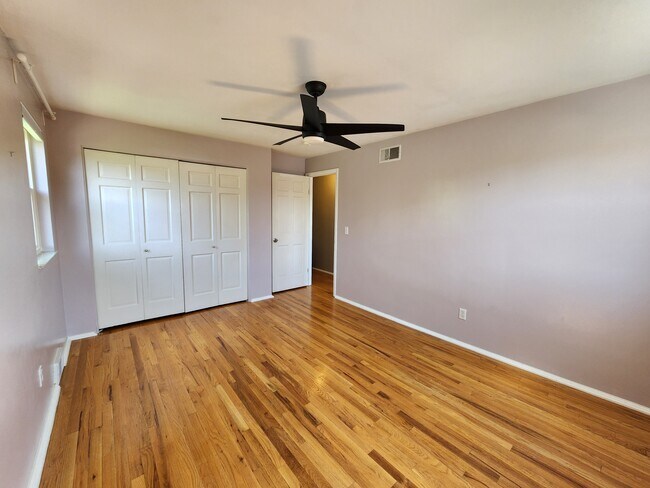 Building Photo - 720 Woodfield Dr