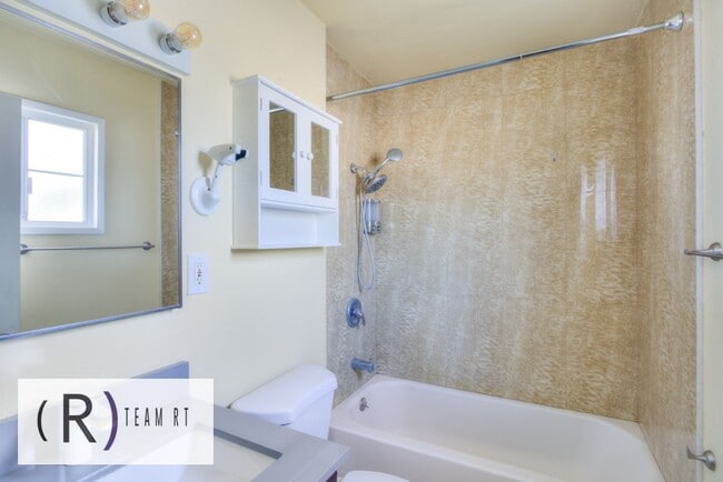 Building Photo - Contemporary Newly Renovated 3 Bedroom 2 Bathroom Residence