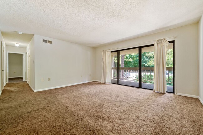 Building Photo - 3 bedroom, 2 bath in Bolinwood!